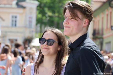 Kamnik danes v znamenju maturantske četvorke, v kateri je zaplesalo preko 200 maturantk in maturantov (16)